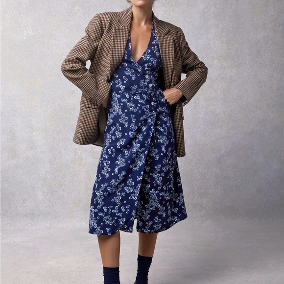 Mid-length wrap dress. - Picture 4 of 10